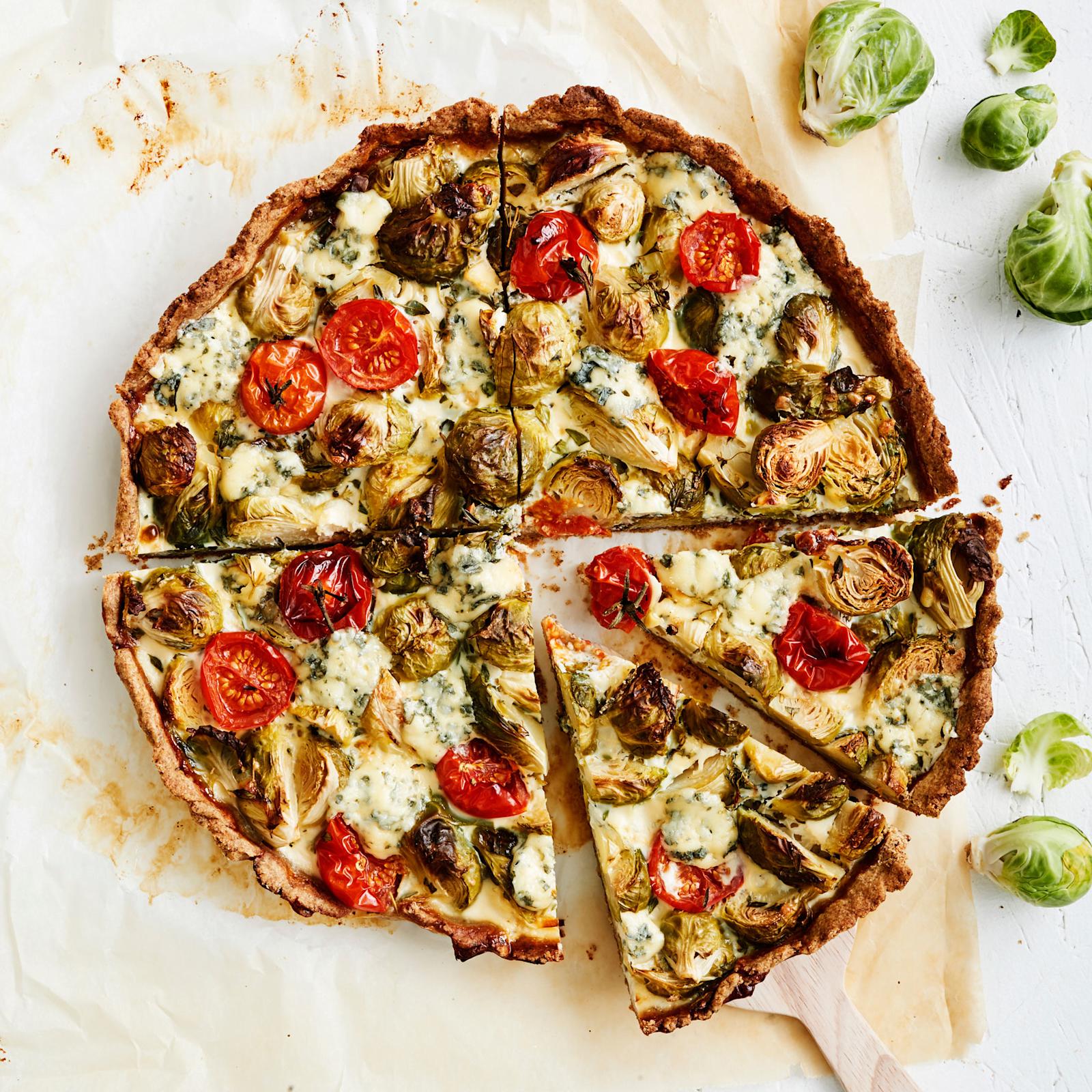 Ruusukaali-sinihomejuustopiiras