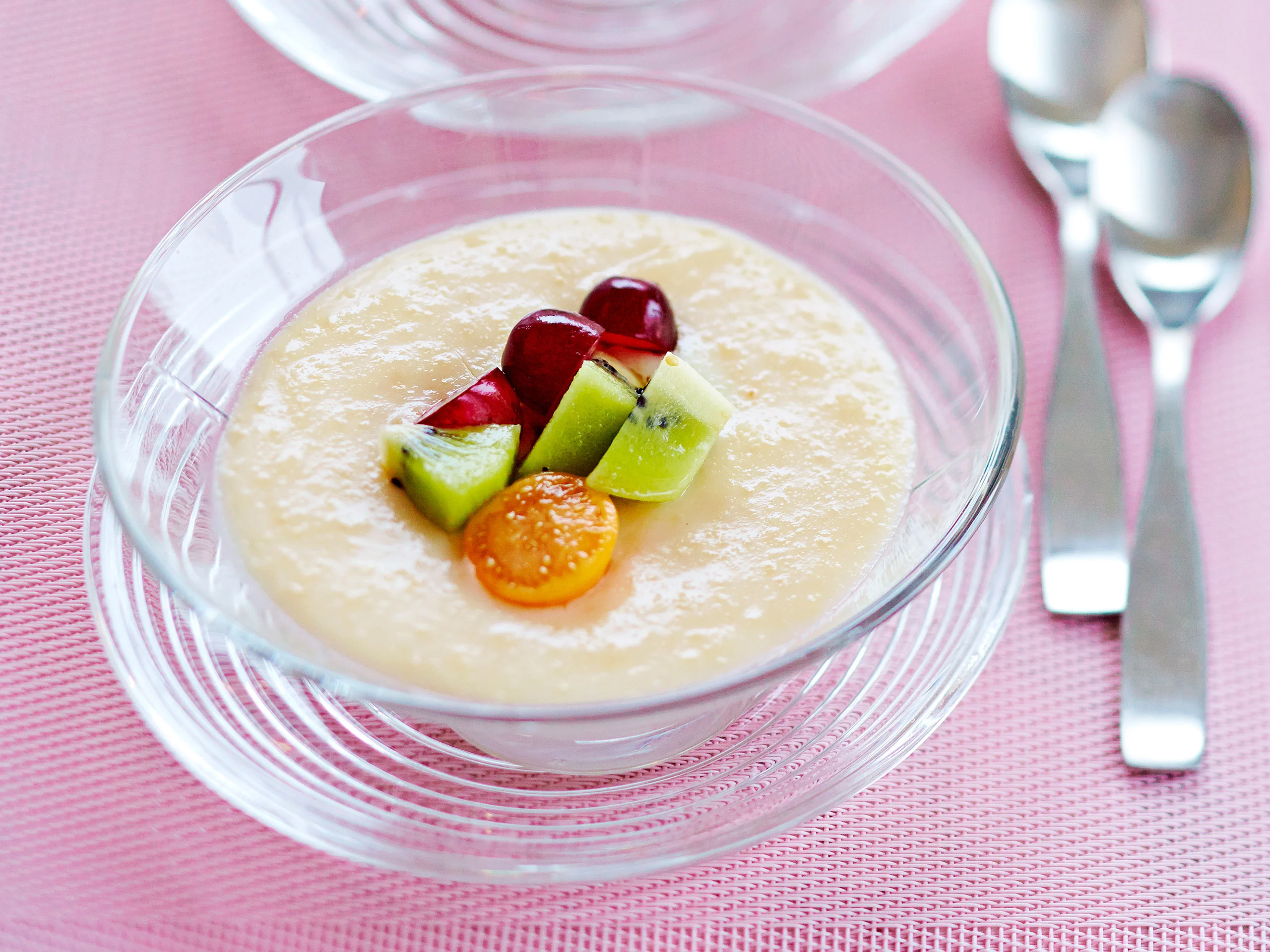 Mantelikiisseli ja hedelmäsalsa