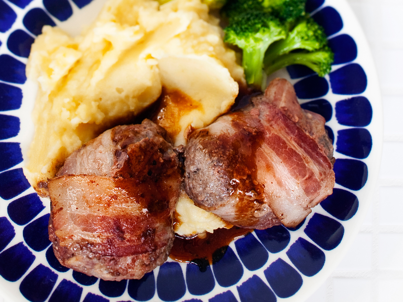 Luumu-pekonijauhelihapihvit