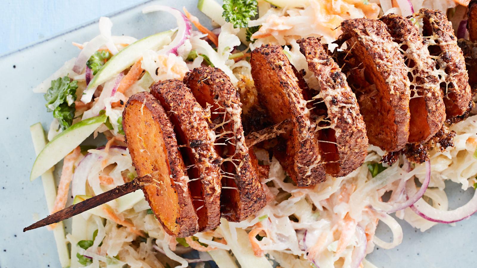 Bataattihyrrä ja hapankaali-omenaslaw