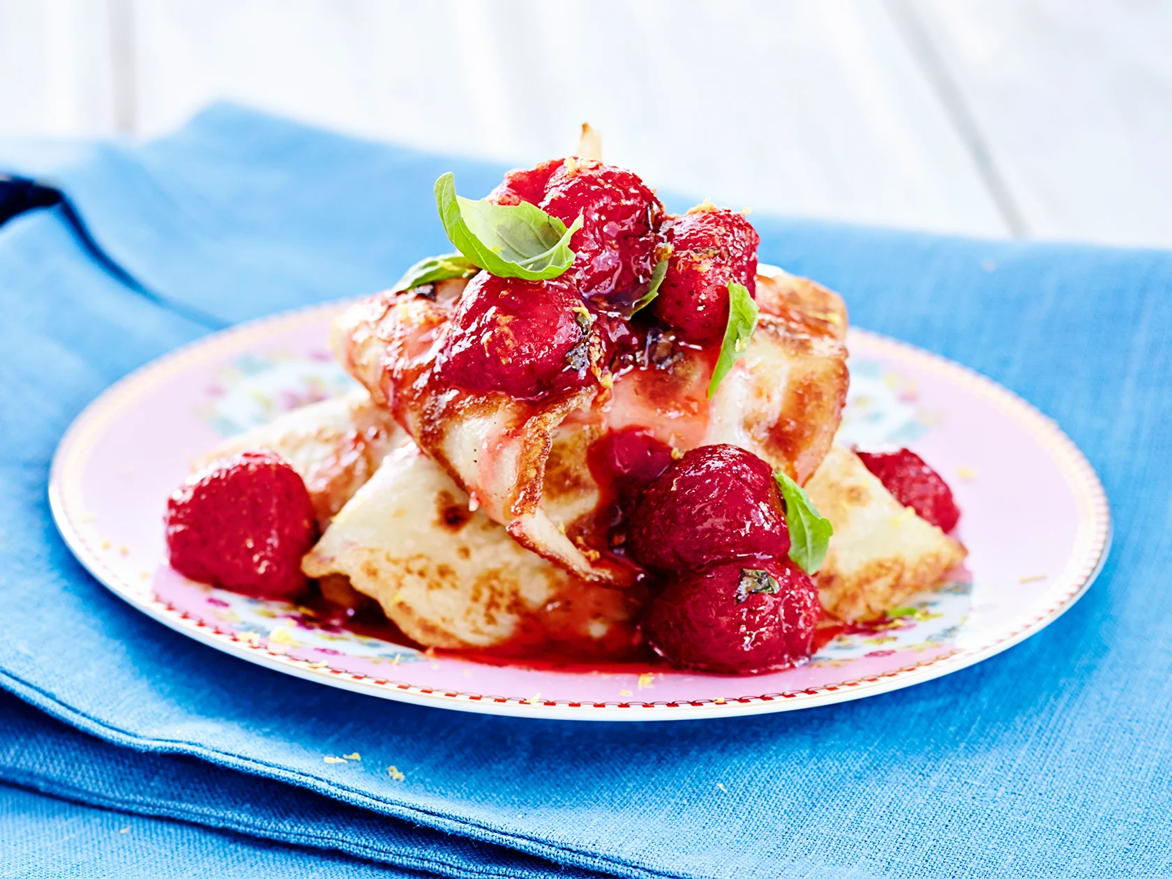 Sitruunalla ja basilikalla maustettu mansikkahillo