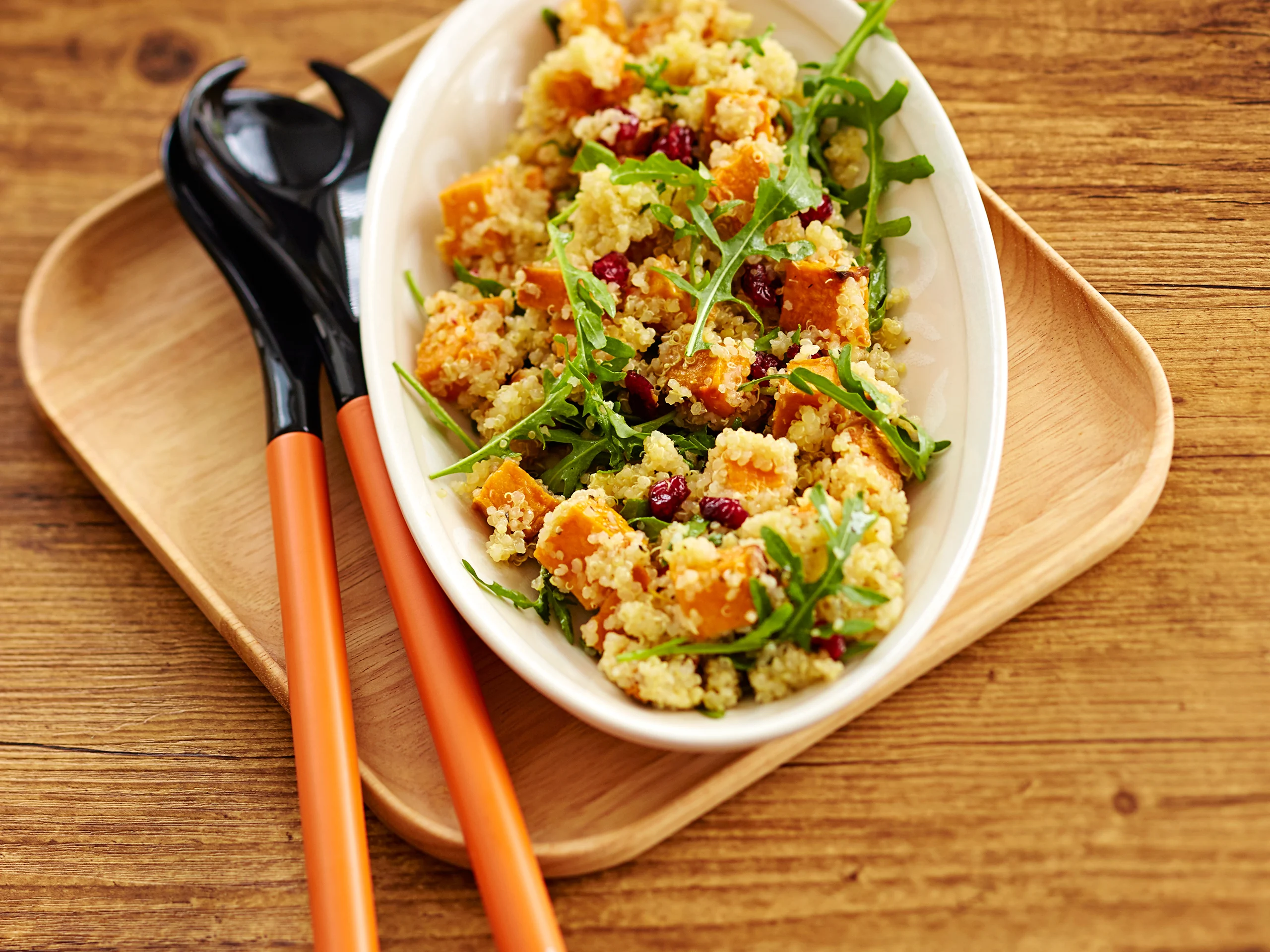 Bataatti-kvinoasalaatti