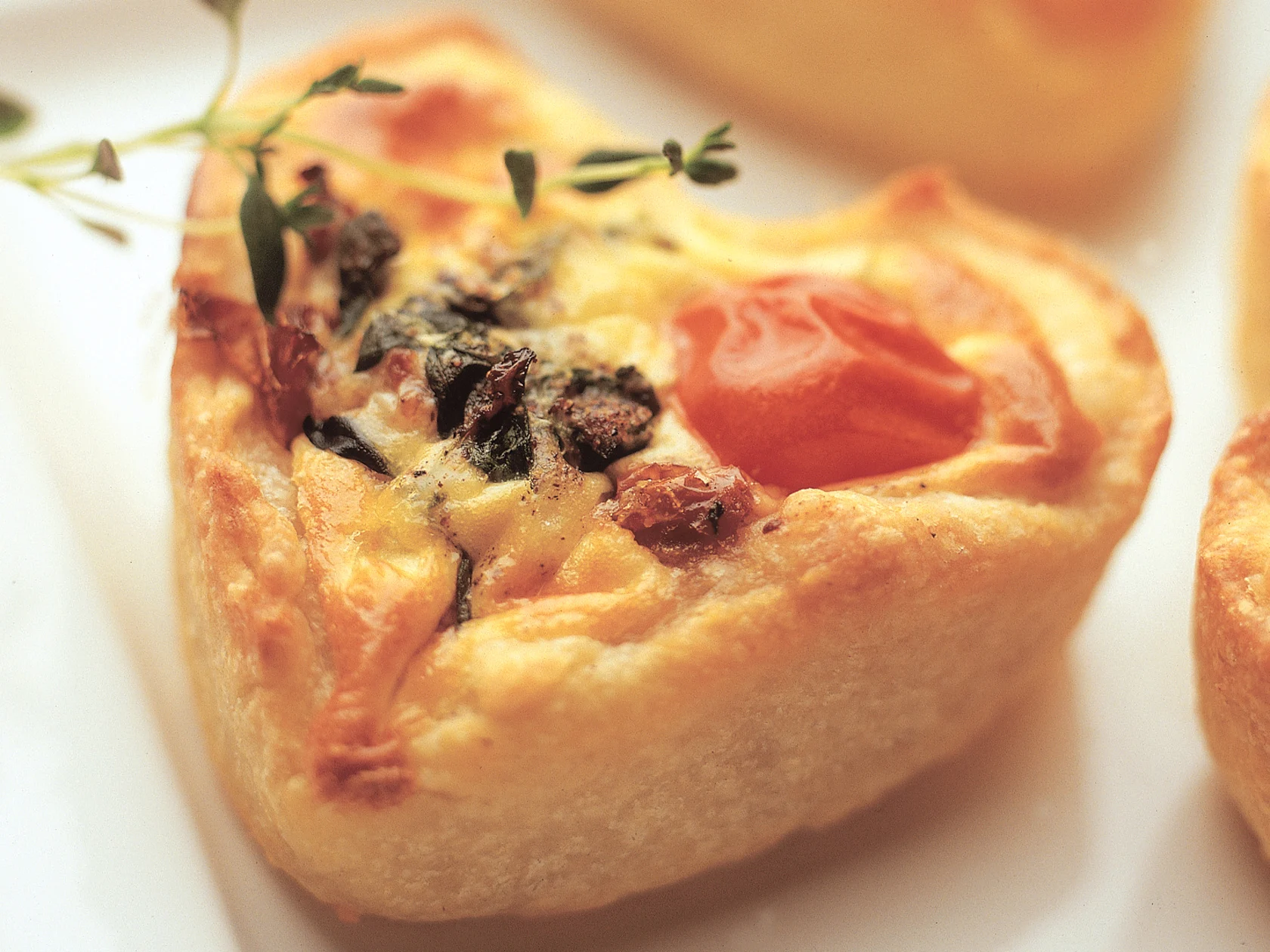 Tomaatti-yrttisydämet