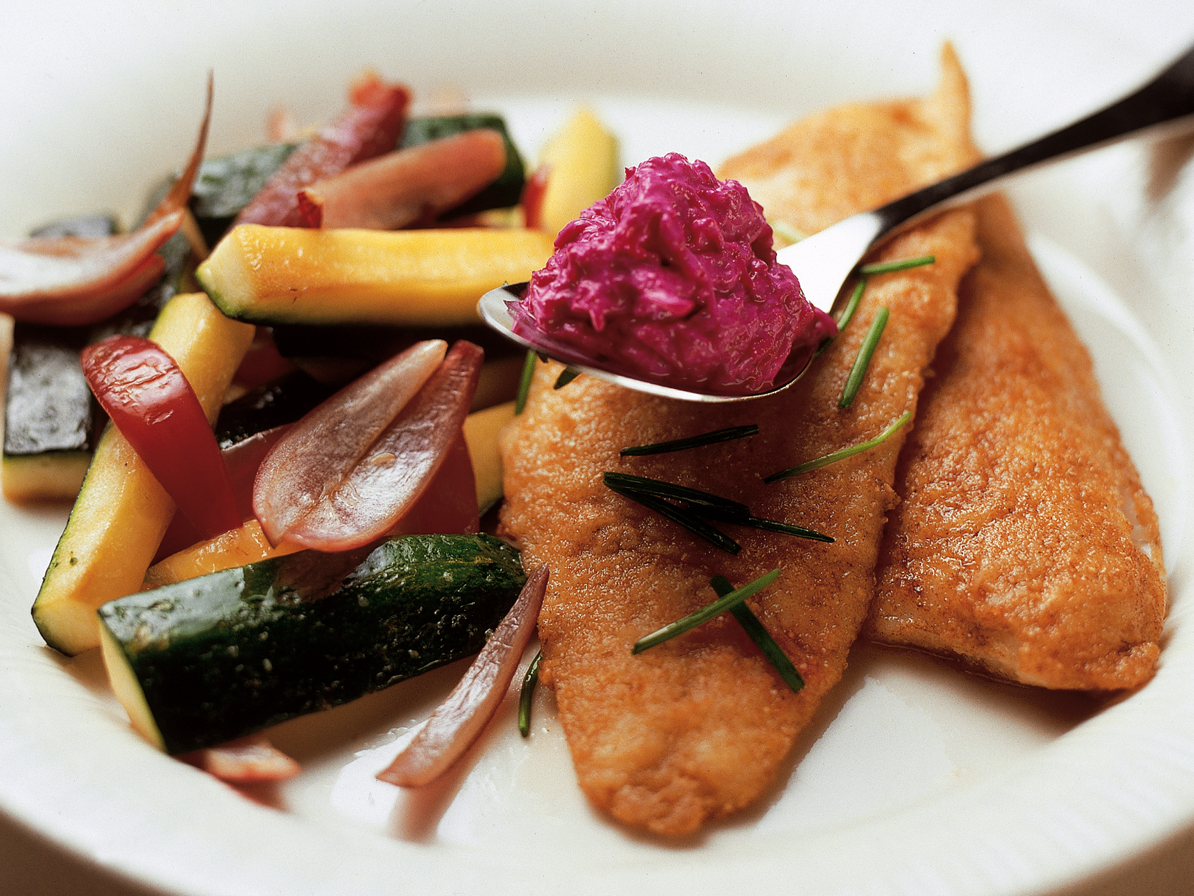 Kalaa ja punajuuritahnaa