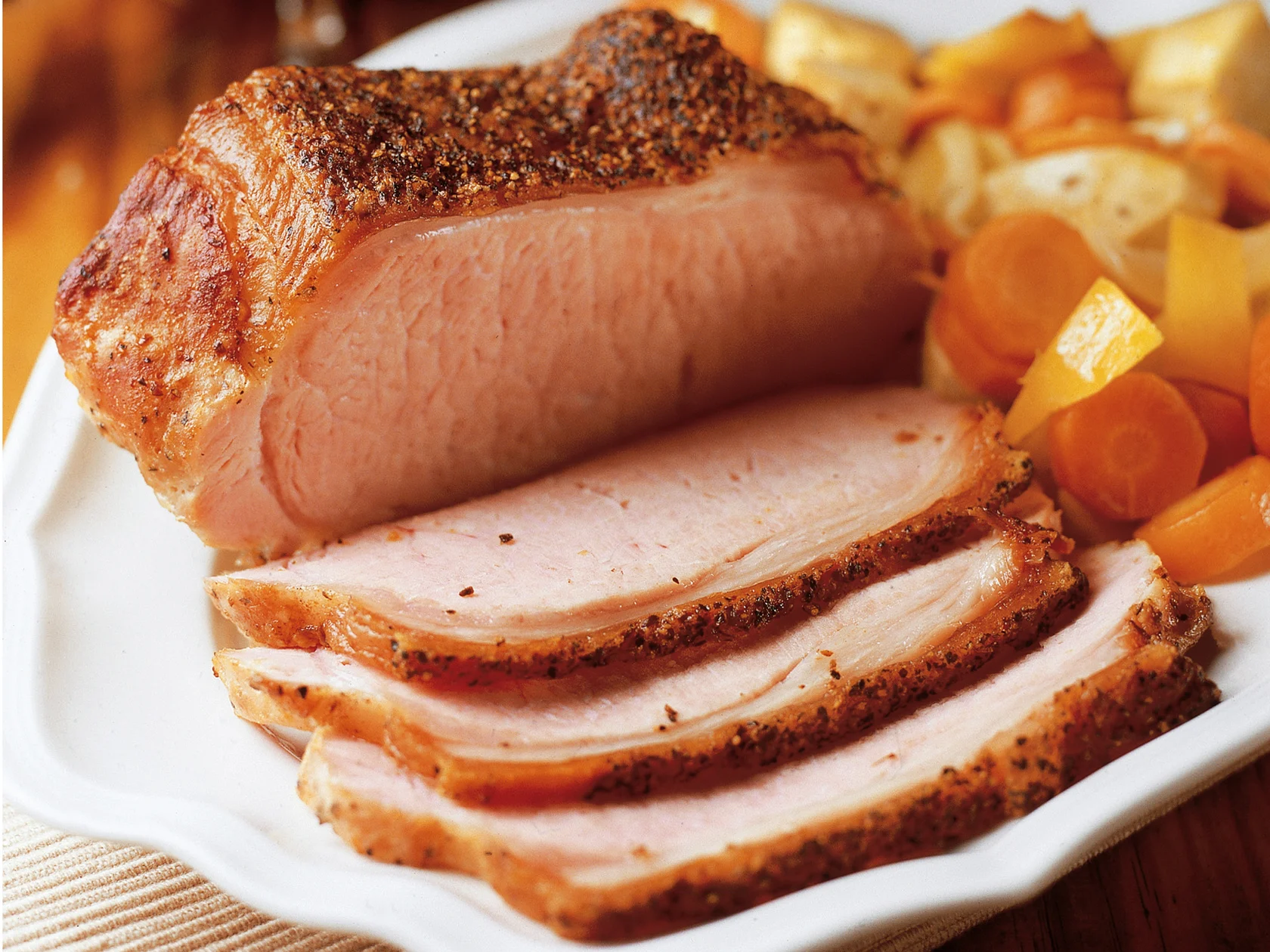 Herkkupaisti porsaasta punajuuri- ja kanttarellikastikkeen kera