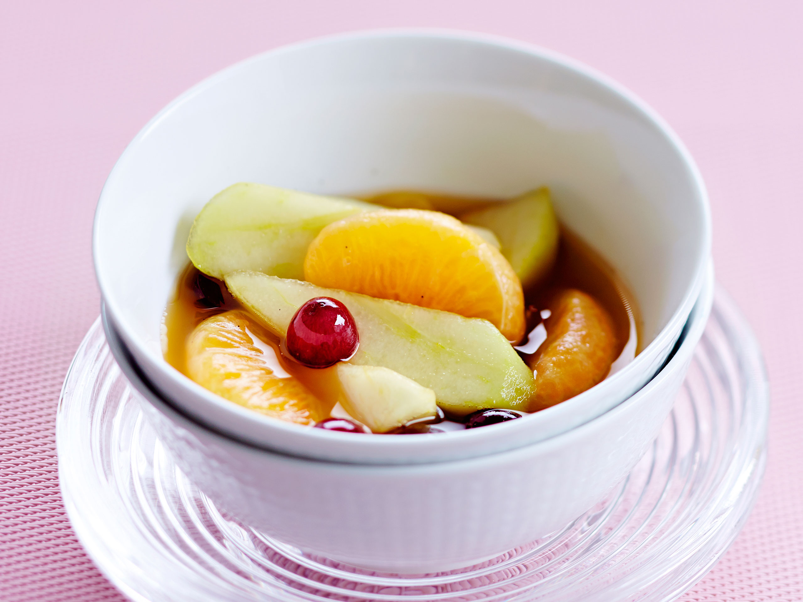 Lämmin hedelmäsalaatti