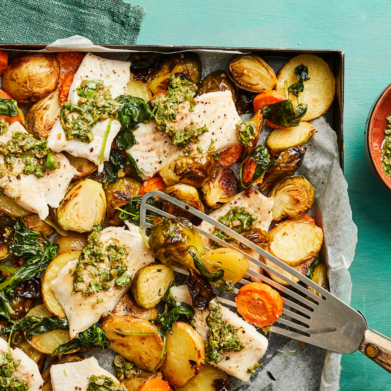 Hauki-kasvispelti ja salsa rustica