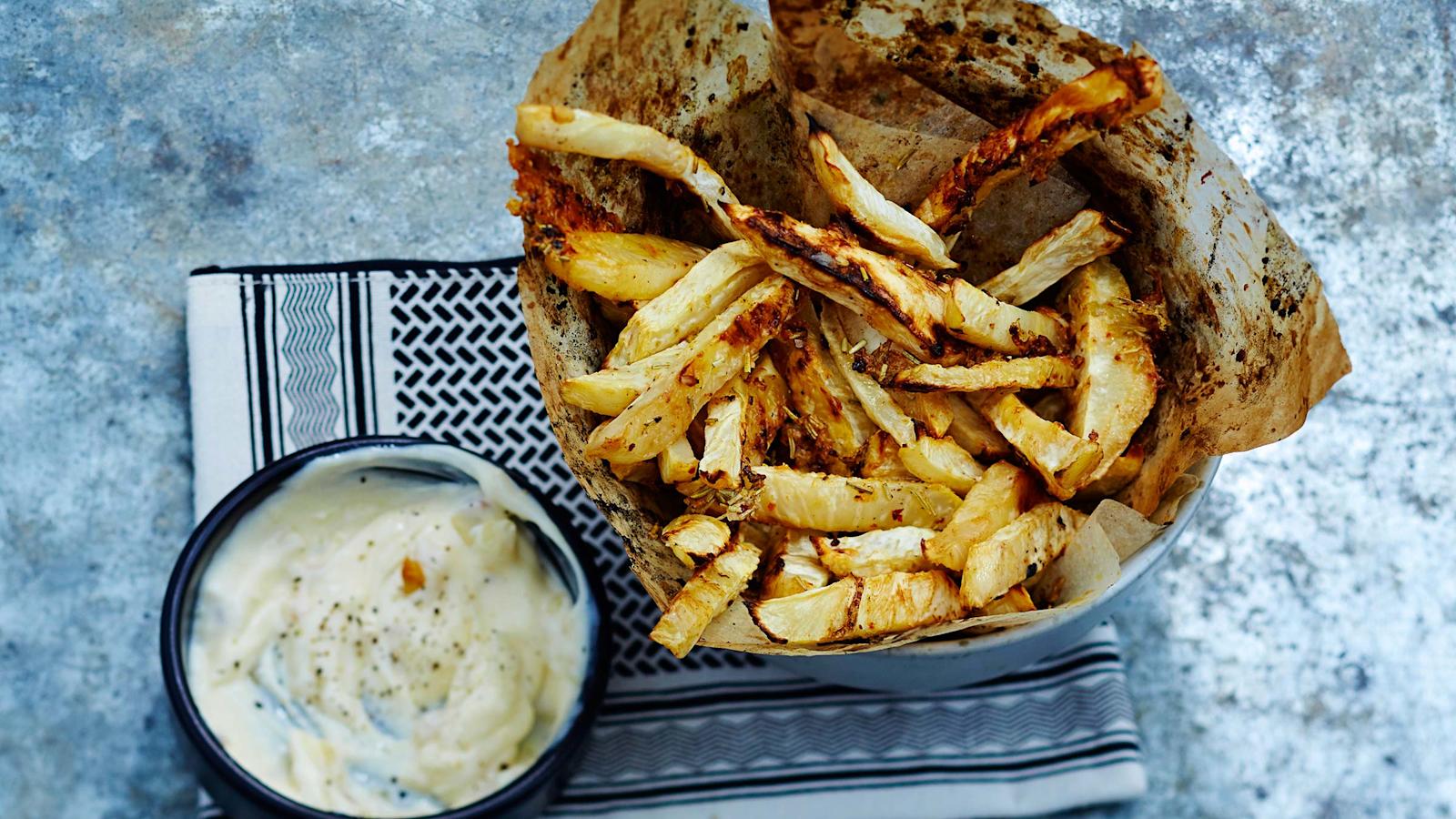 Juustoiset selleriranskalaiset ja dippi