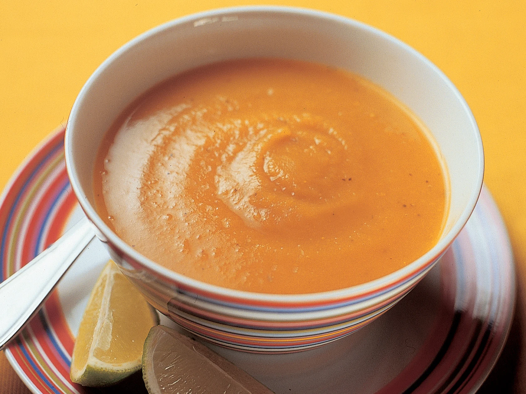 Bataatti-limettikeitto