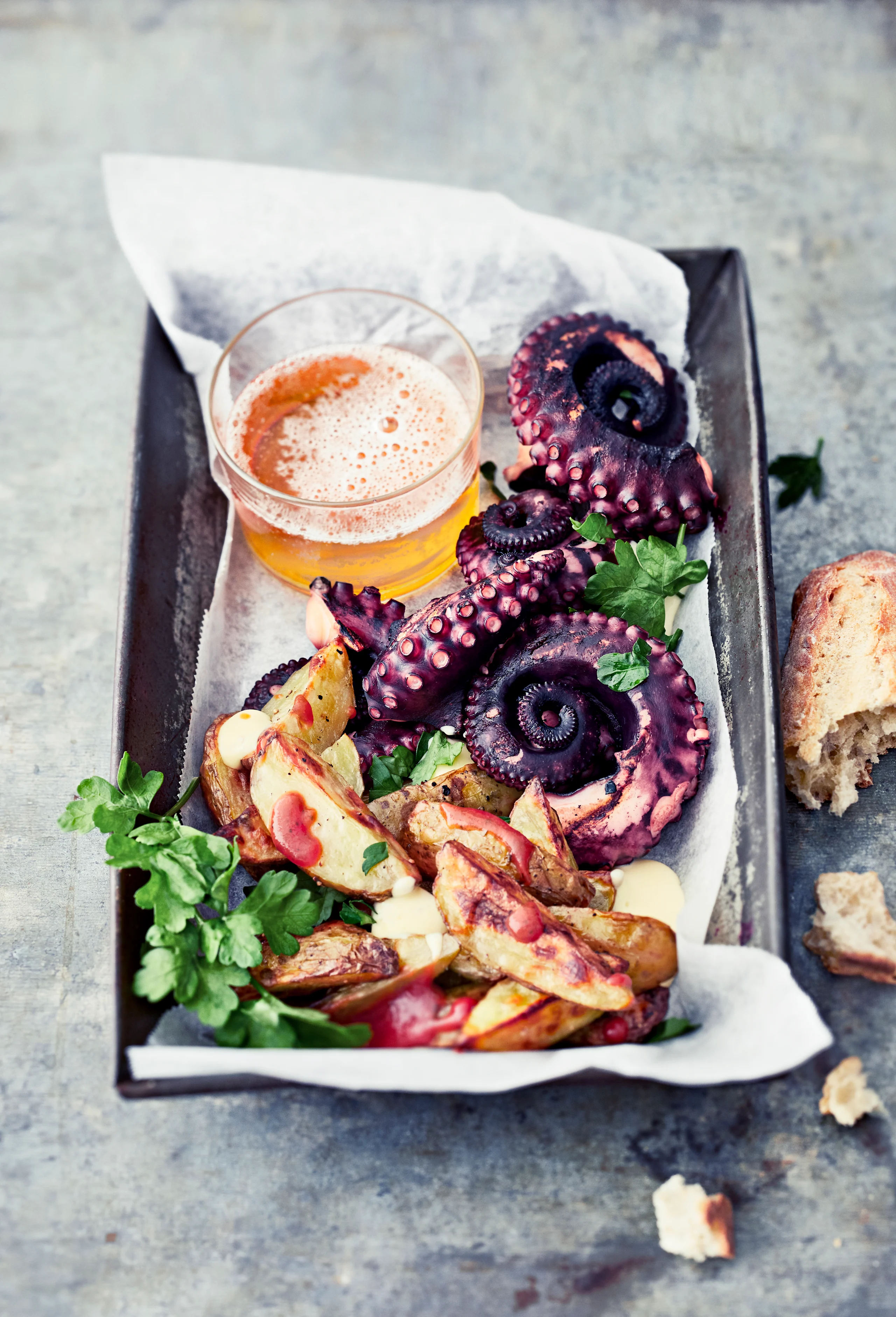 Pulpo ja patatas bravas.