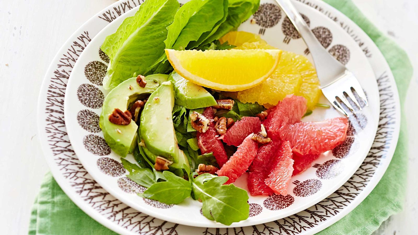 Sitrushedelmä-avokadosalaatti