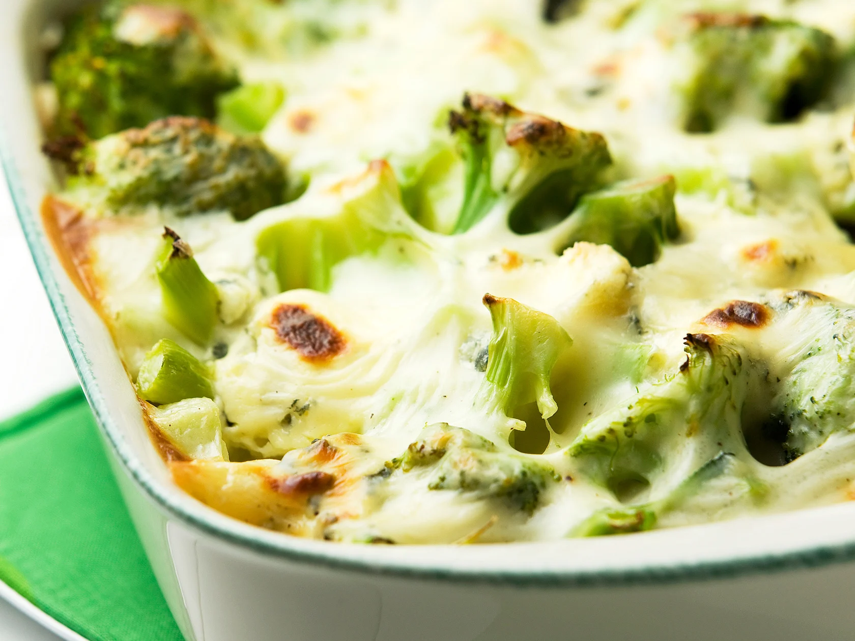 Pasta-parsakaalipaistos