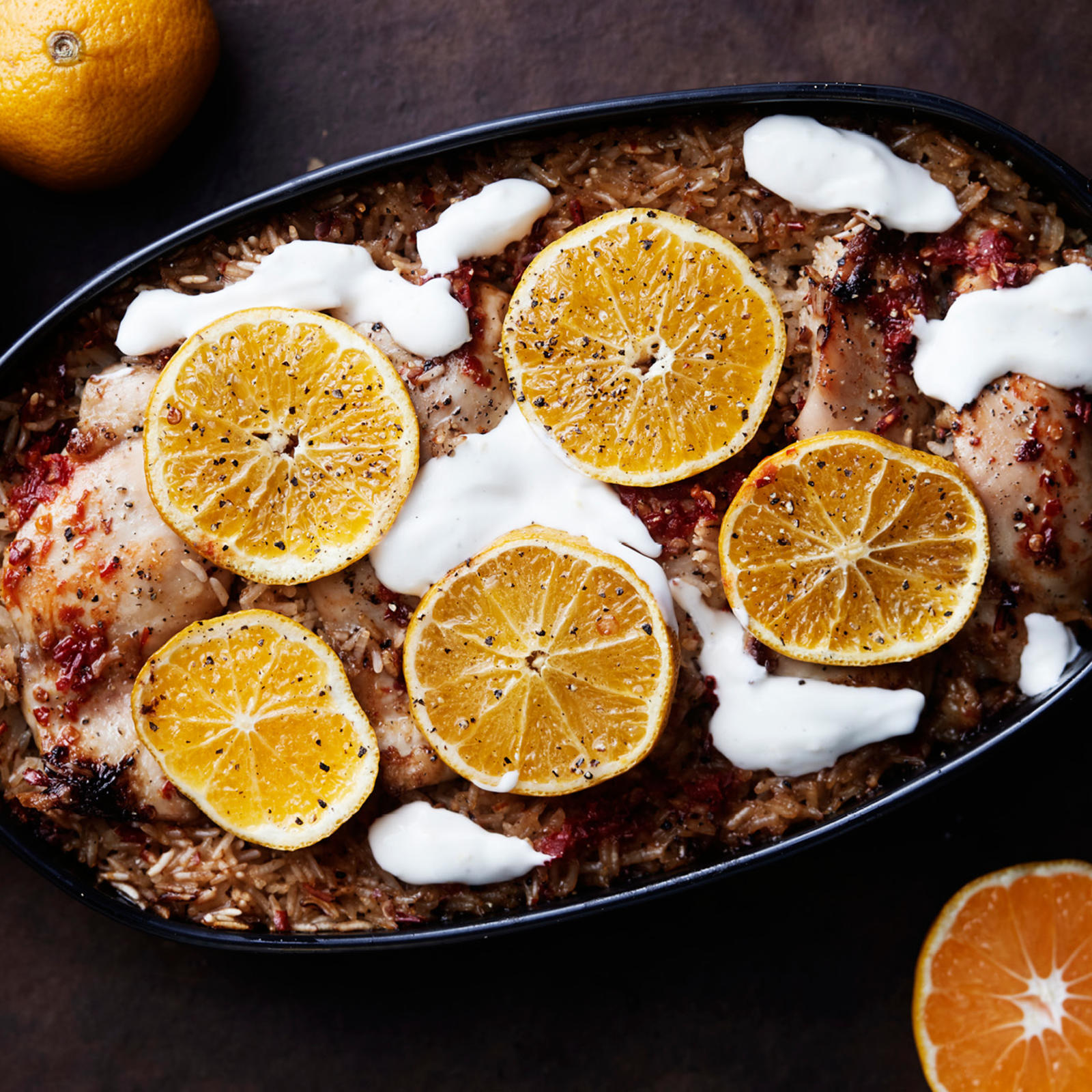 Lempeän tulinen satsuma-uunibroileri riisipedillä