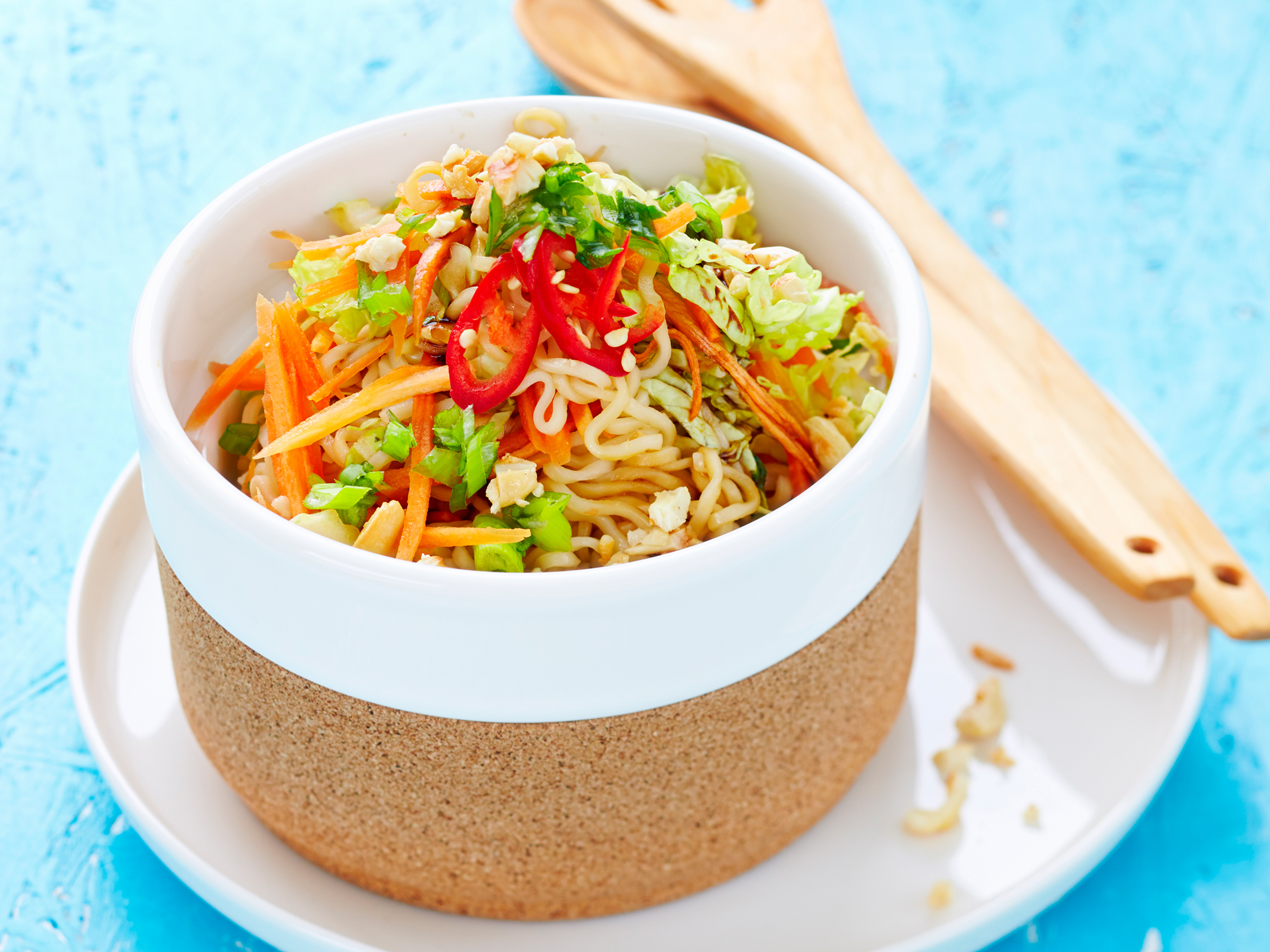 Pähkinäinen nuudelisalaatti