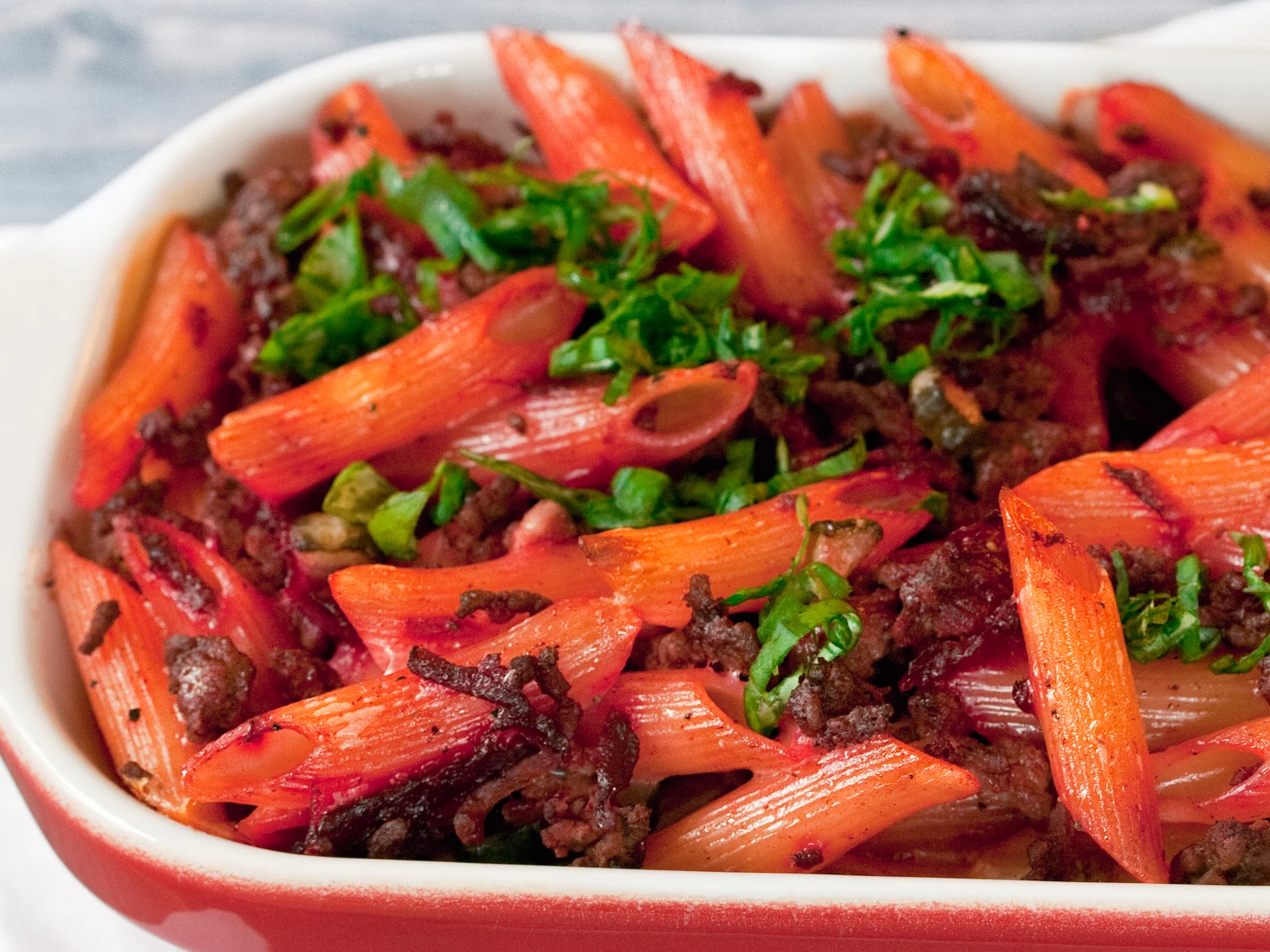 Punajuuri jauhelihakastike