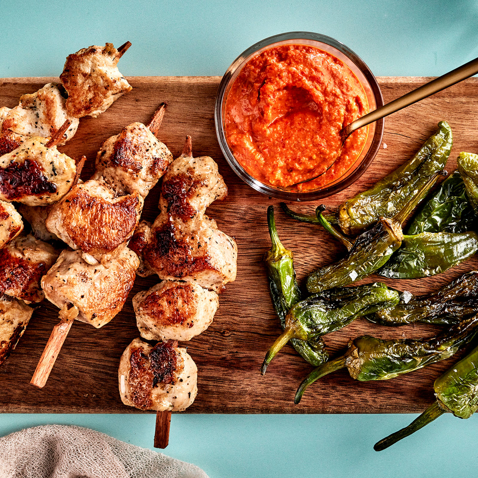 Grillatut kanavartaat ja romesco-kastike