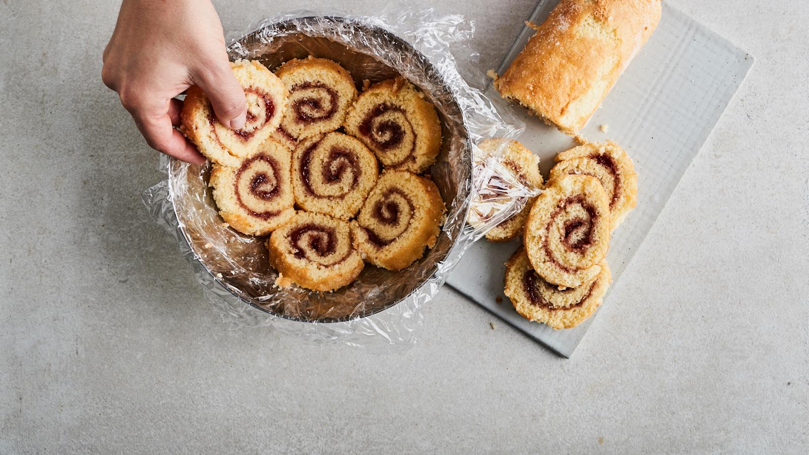 Mansikkainen Charlotte russe vaihe 3