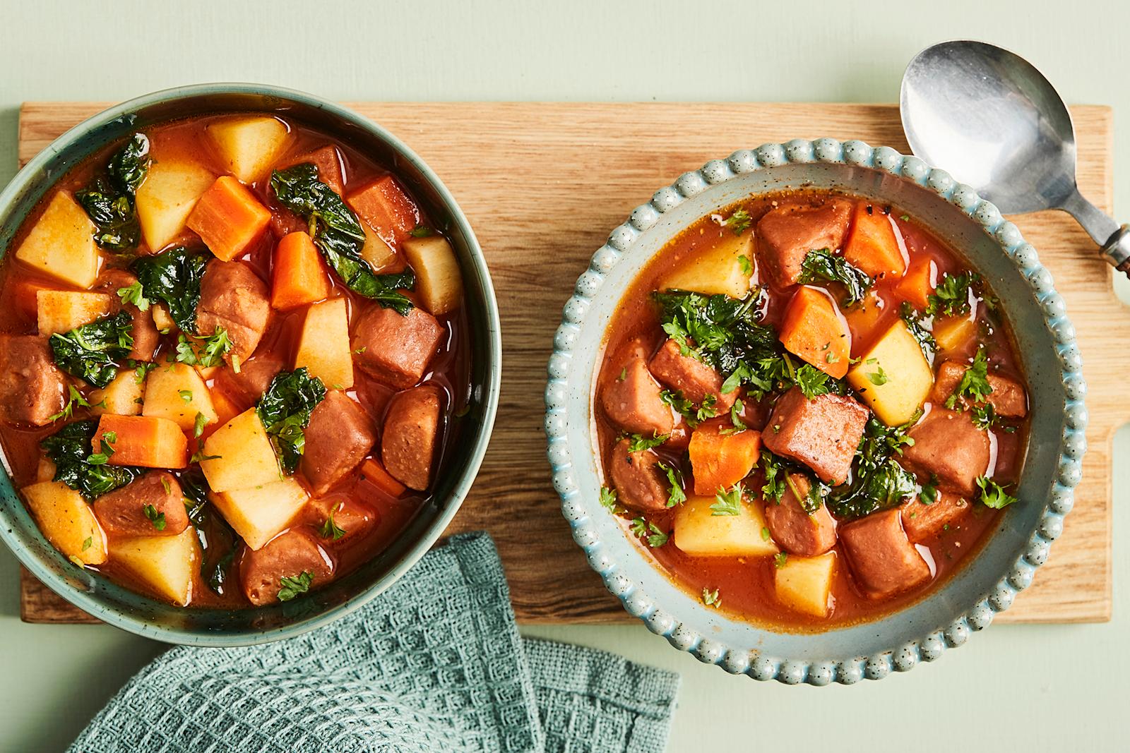 Vegaaninen makkarakeitto