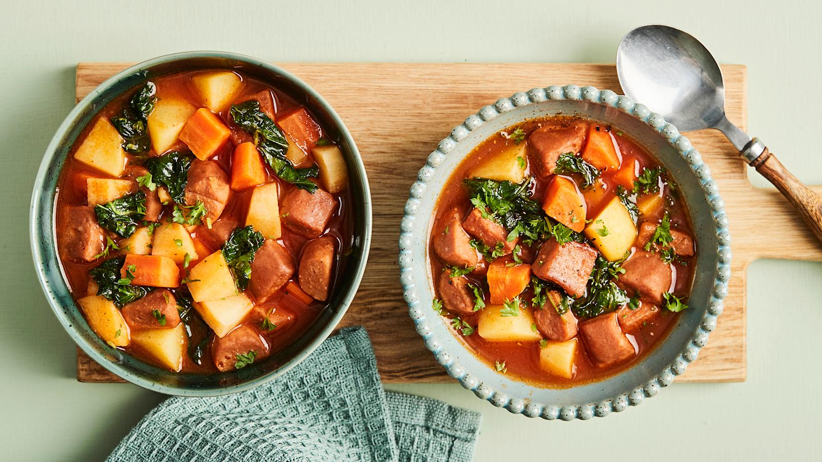 Vegaaninen makkarakeitto