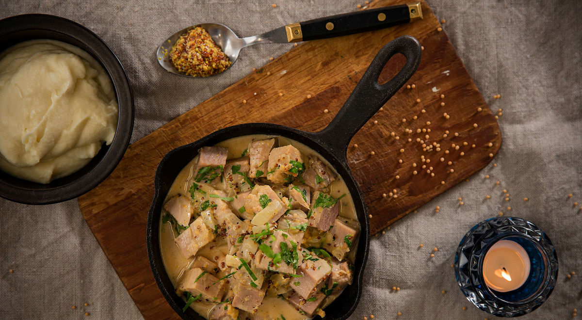 Ryynisinapilla maustettu possukastike