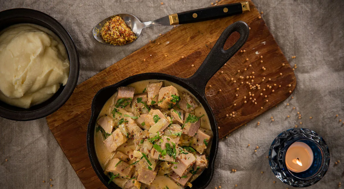 Ryynisinapilla maustettu possukastike