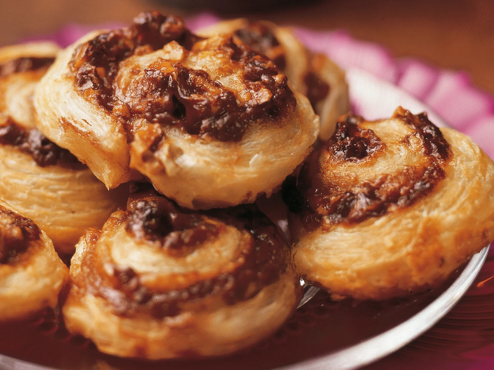 Saksanpähkinäiset suklaakierteet