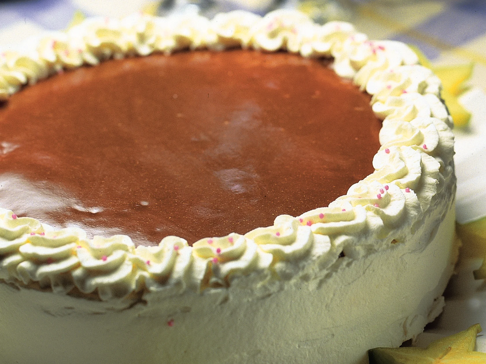 Kinuskitäytekakku - kinuskikuorrutus kakulle