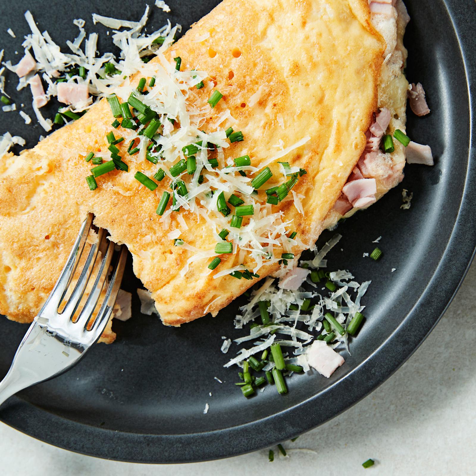 Kuohkea kinkkuomeletti