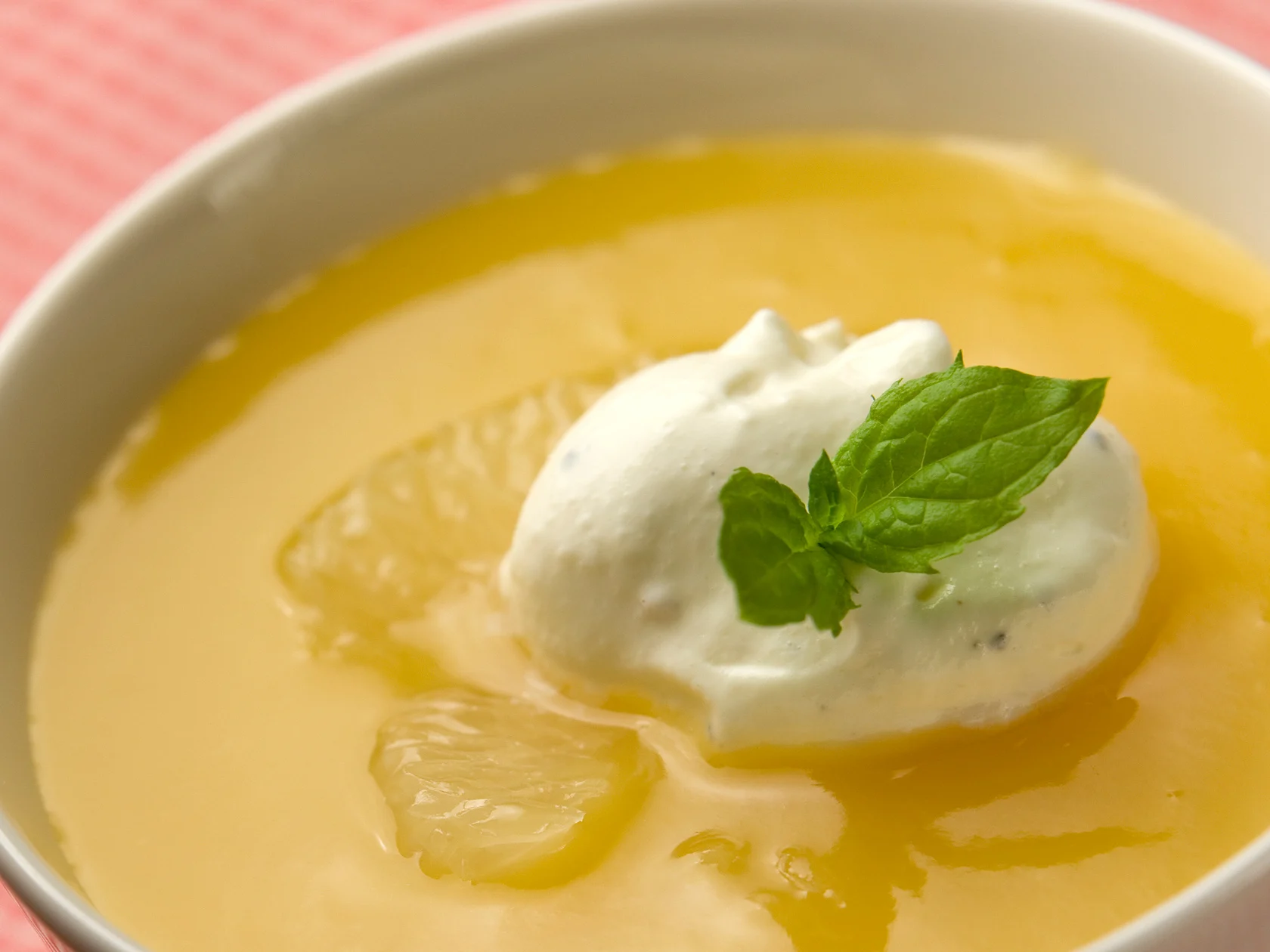 Hedelmäkiisseli ja vaniljavaahto