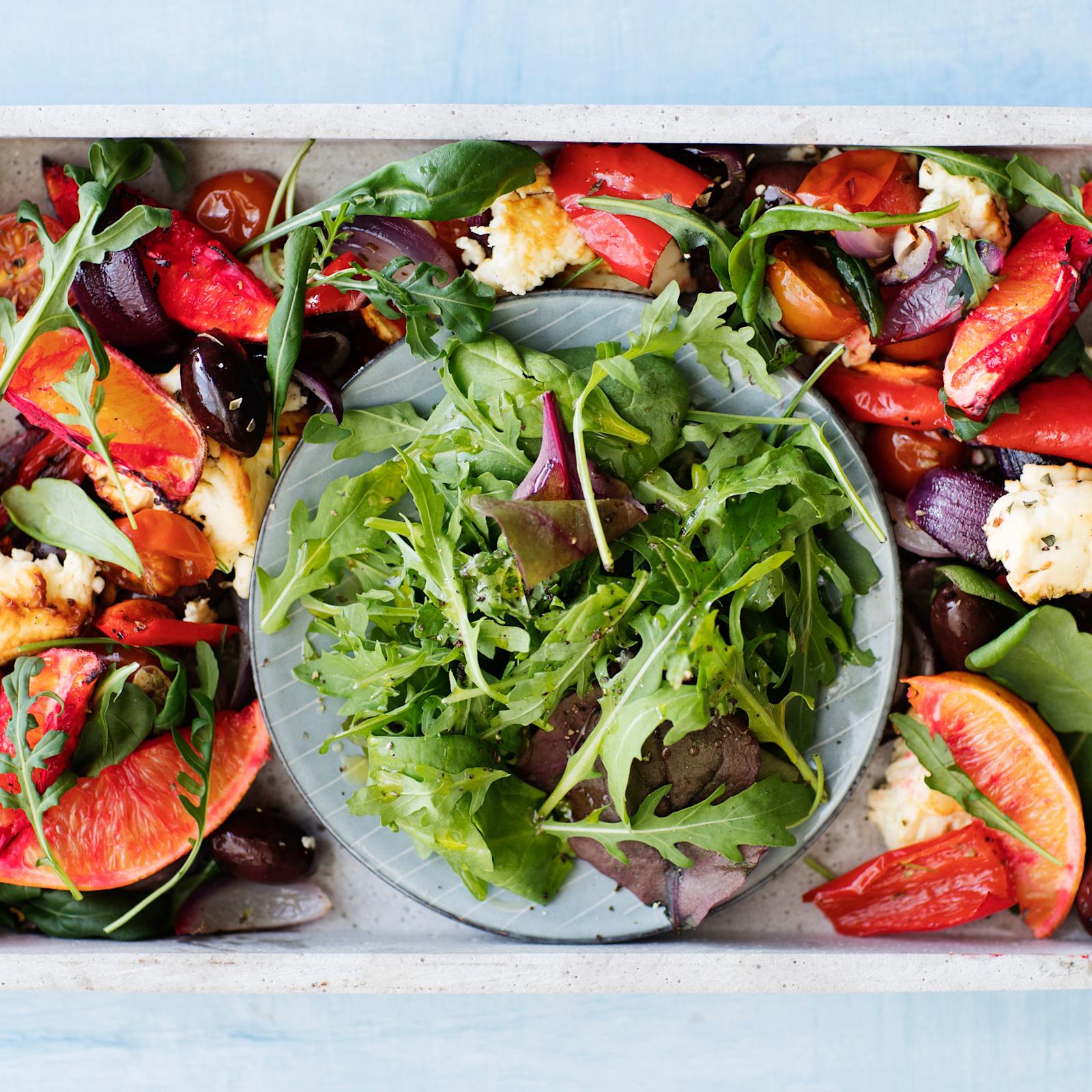 Lämmin veriappelsiini-fetasalaatti