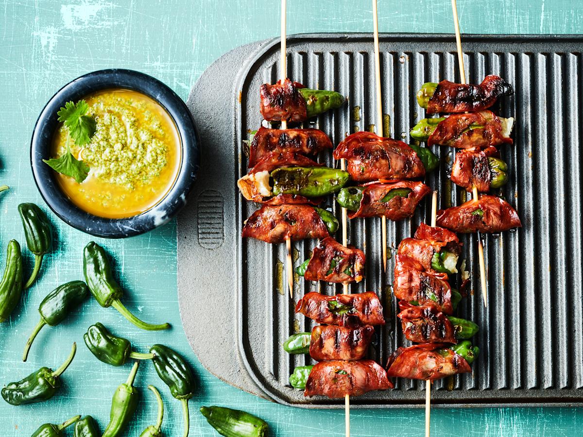 Täytetyt grillipaprikat ja mojo verde