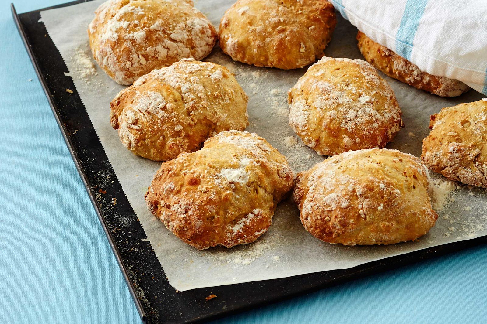 Yön yli -sämpylät