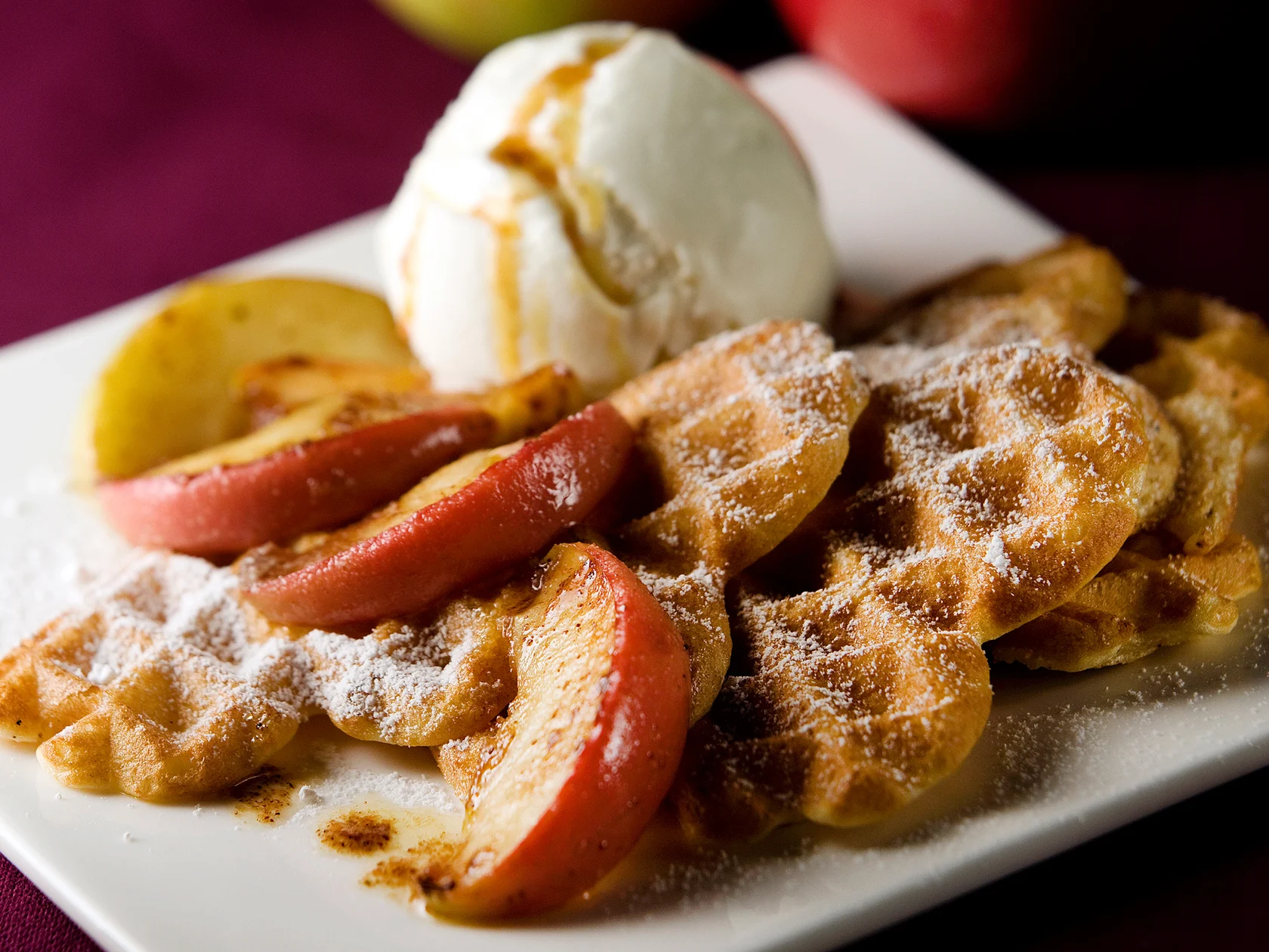 Rapeat omenavohvelit