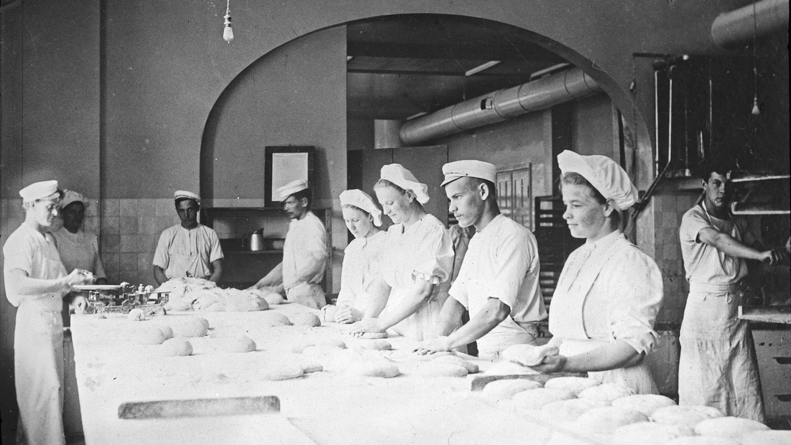 Elannon leipomo 1900-luvun alkupuolella.