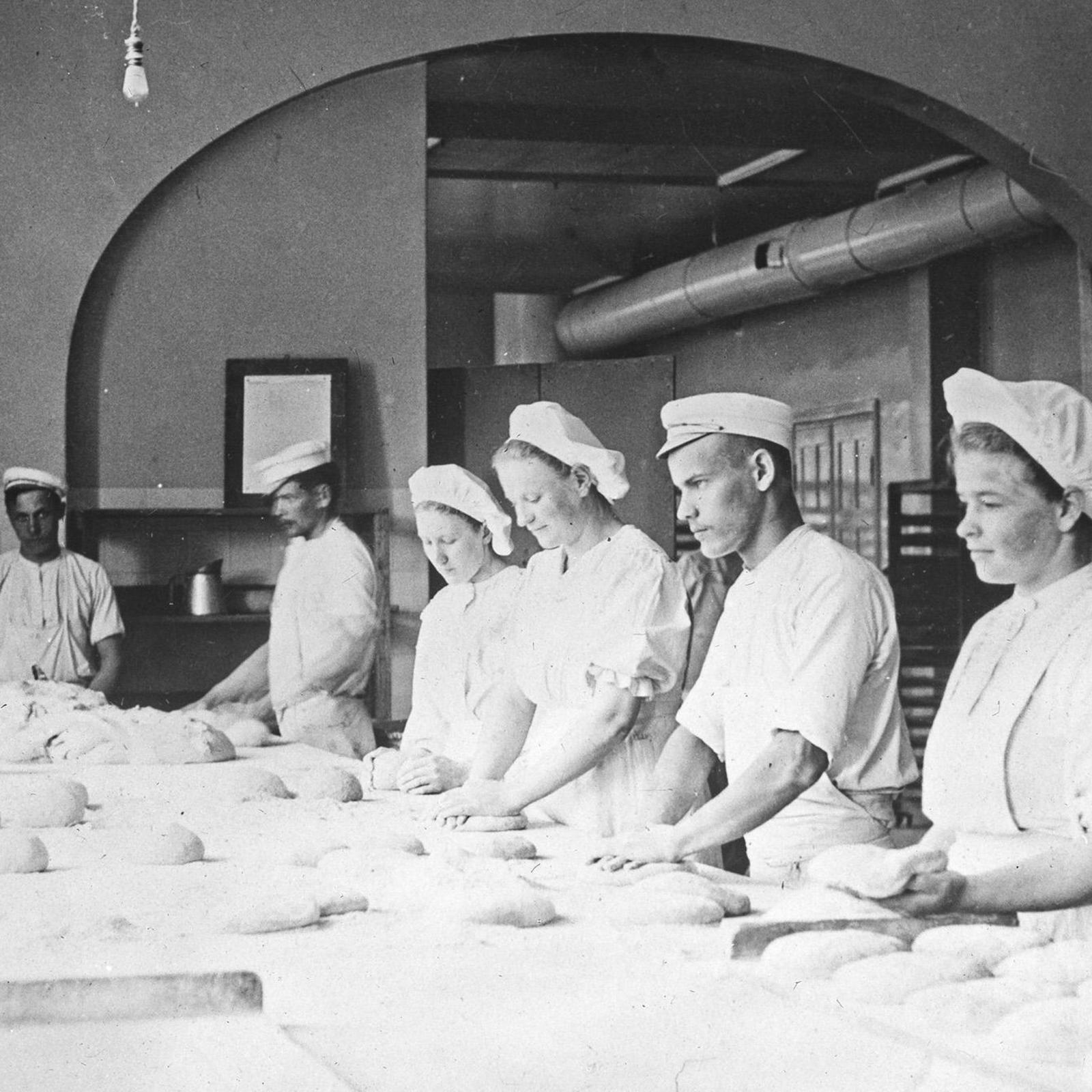 Elannon leipomo 1900-luvun alkupuolella.