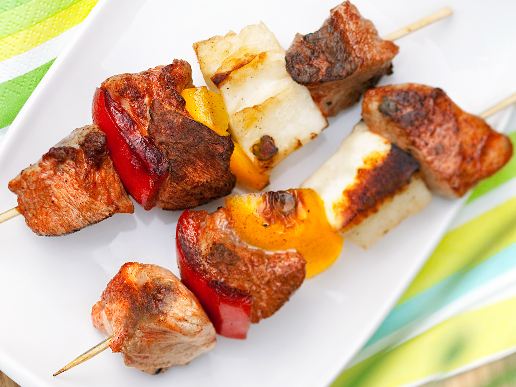 Kreikkalaiset liha-halloumivartaat