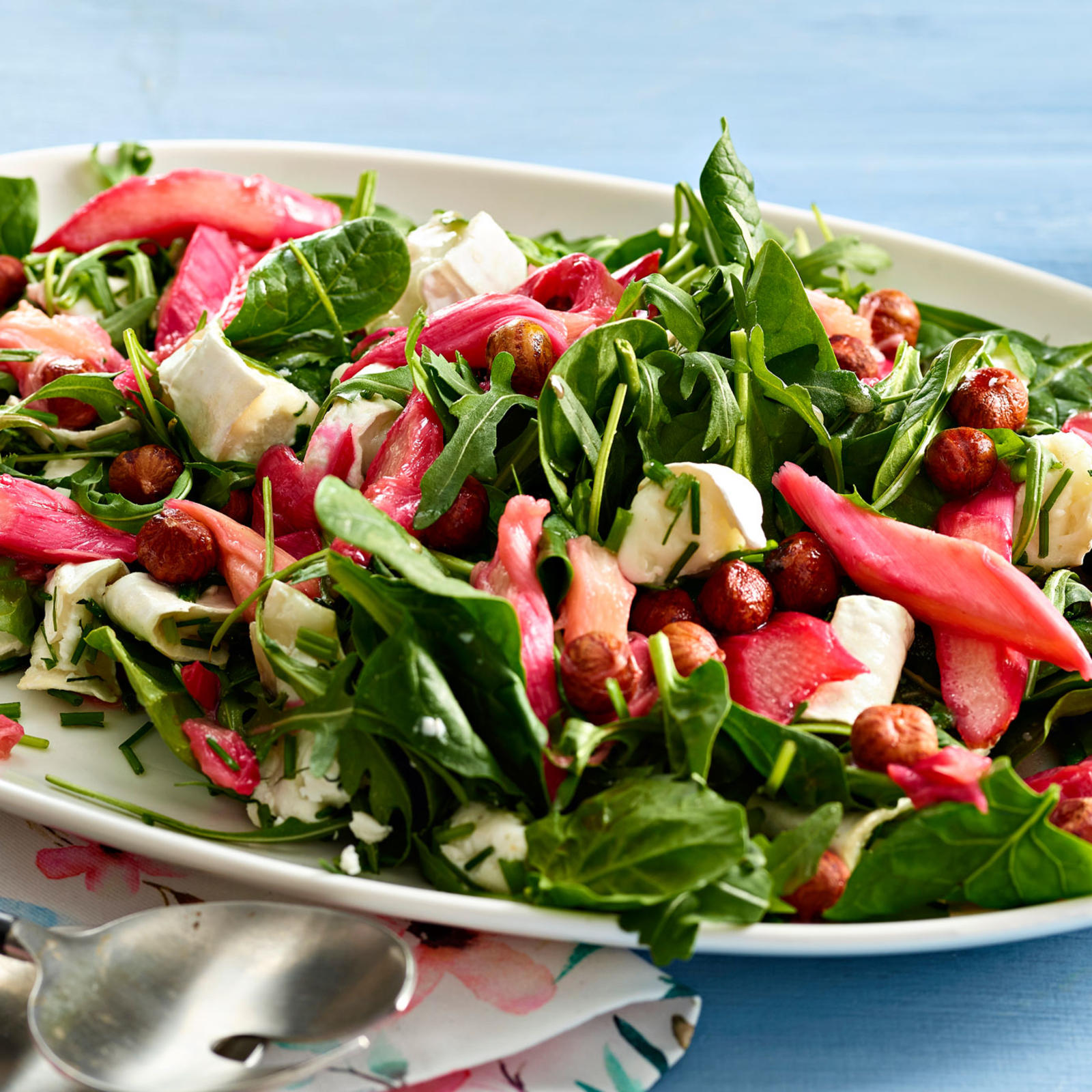 Raparperi-vuohenjuustosalaatti