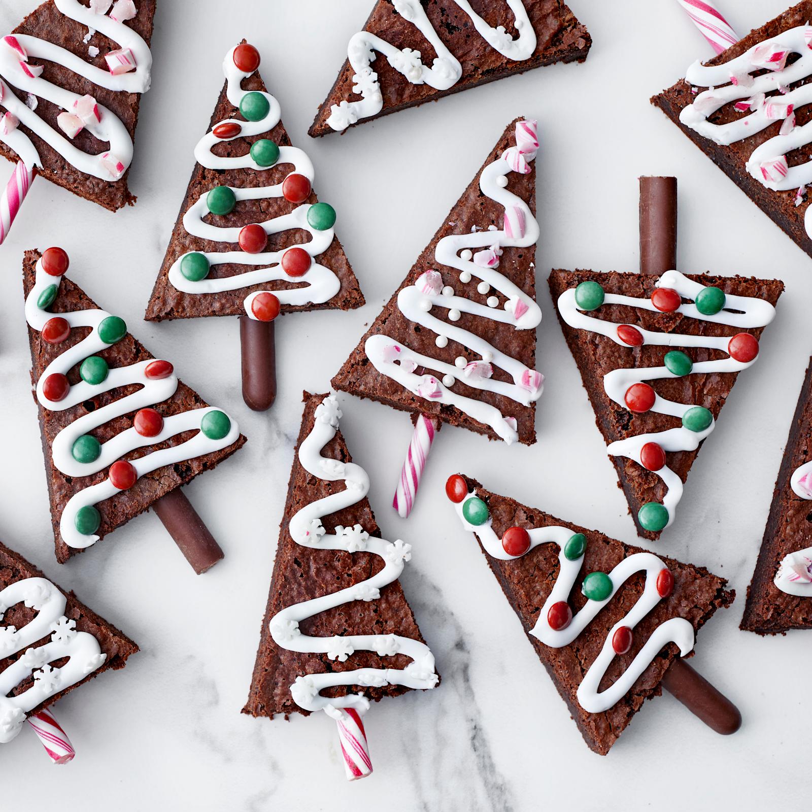 Herkullisissa brownie-kuusissa maistuu joulu.