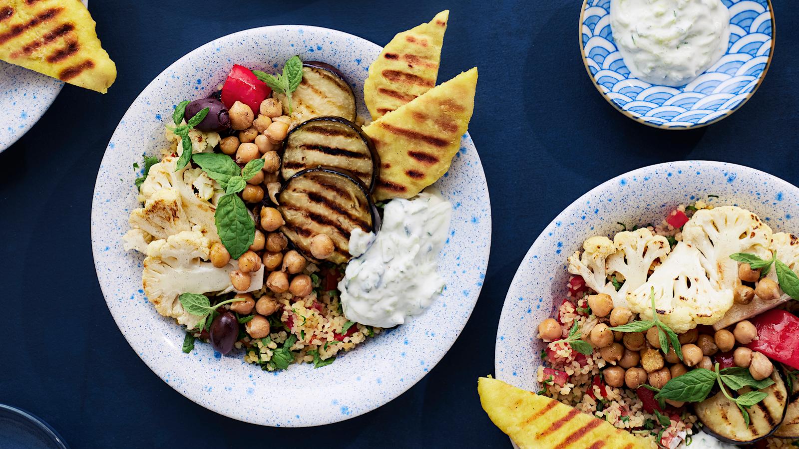 Tabbouleh-salaatti grillatuilla kasviksilla