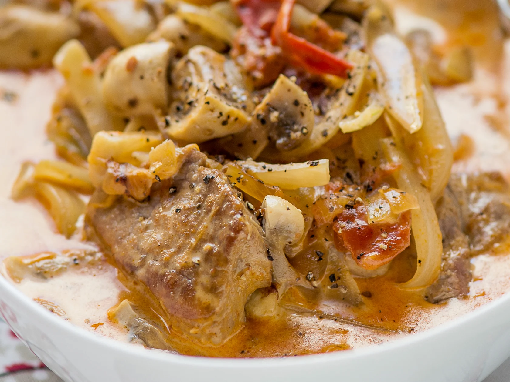 Kermaista BBQ-possua