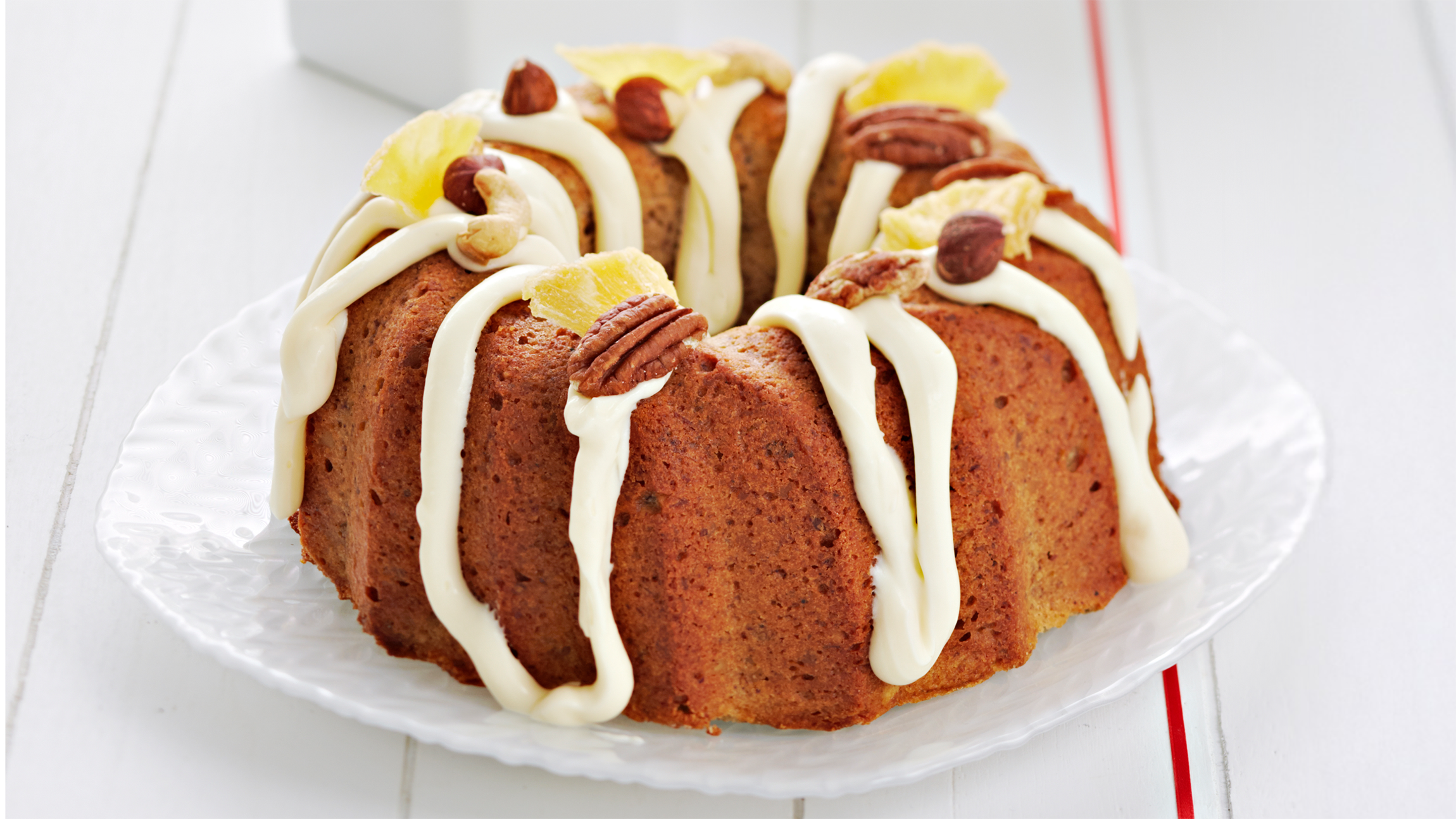 Hedelmäinen pähkinäkakku