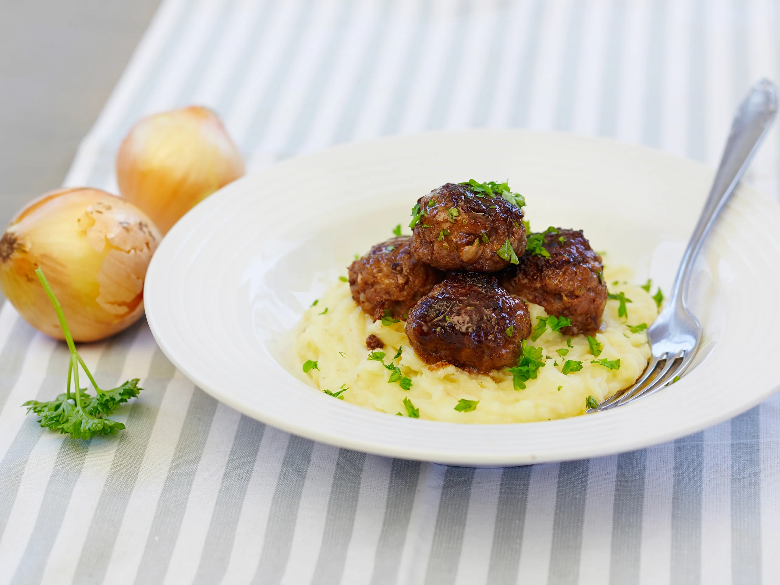 Lihapullat tomaattikastikkeessa