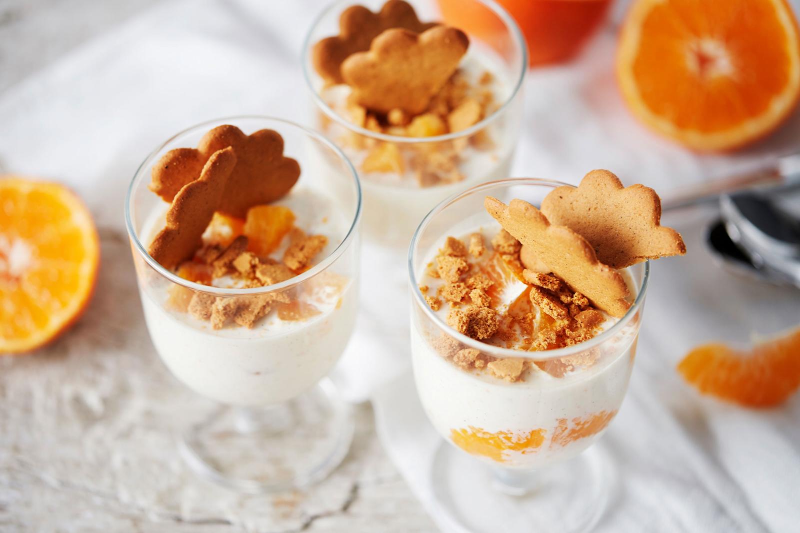 Pipareilla kruunattu klementiinipannacotta