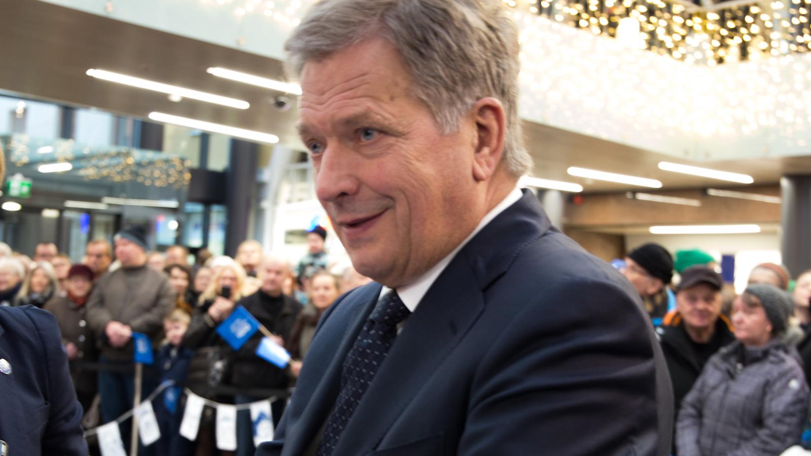 Presidentti Sauli Niinistö vieraili Oulussa kauppakeskus Valkeassa joulukuussa 2017.