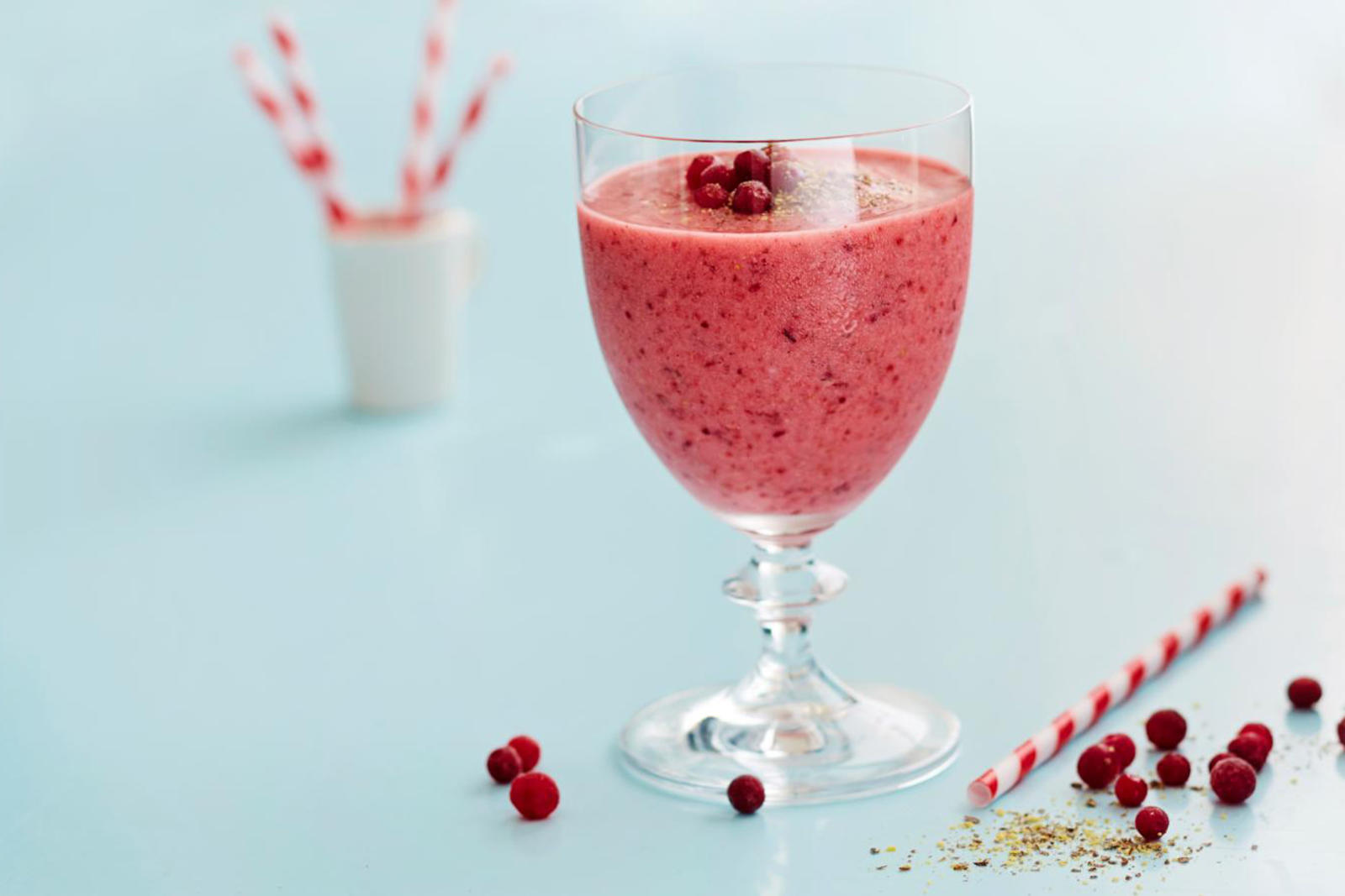 Mansikka-puolukkasmoothie