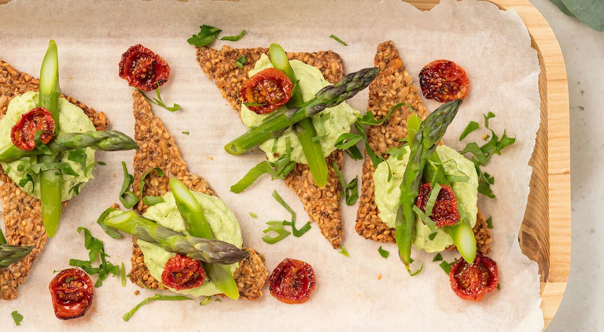 Avokado-parsatäytteiset siemennäkkärit