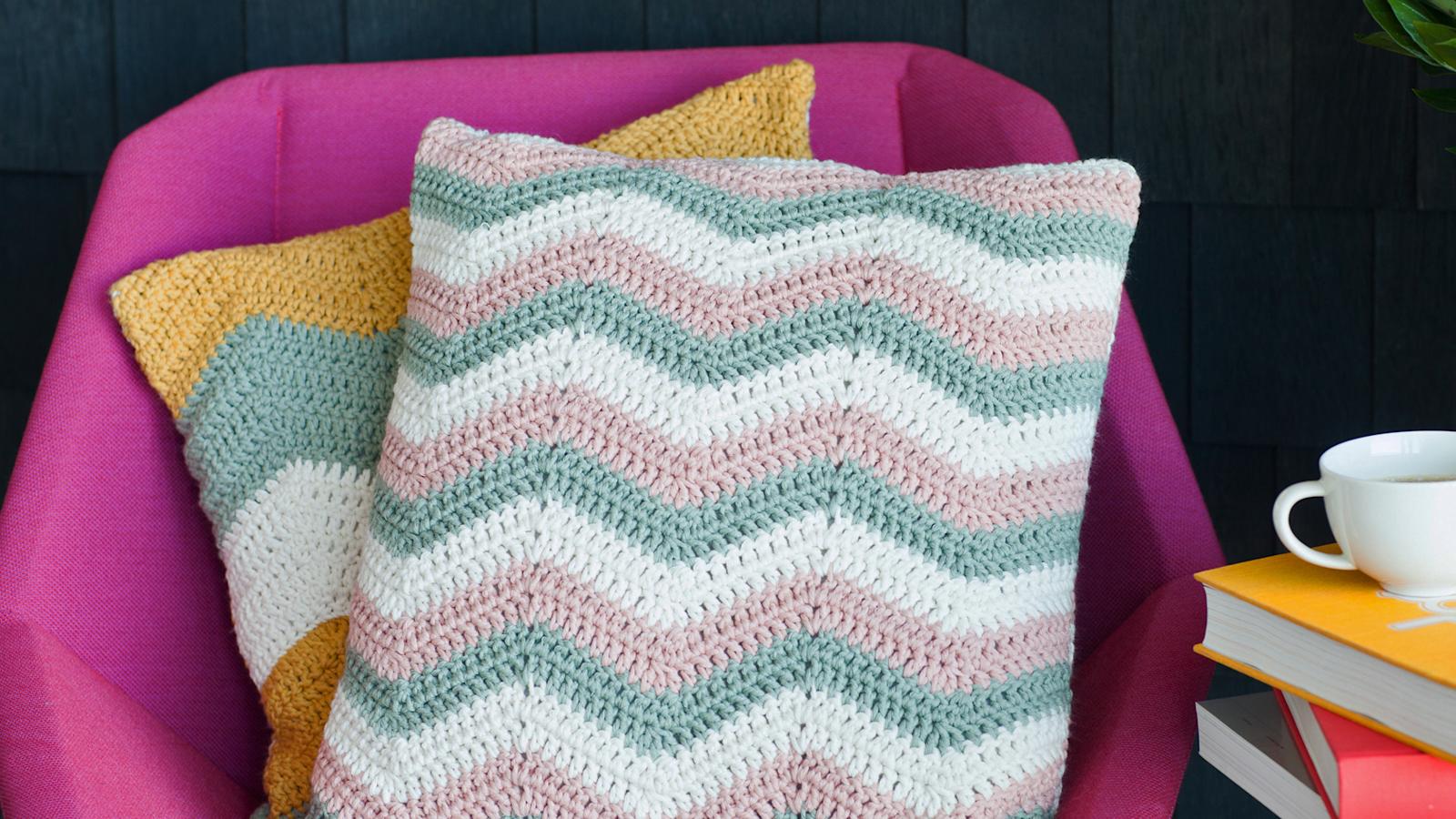 Virkattu siksak-tyyny