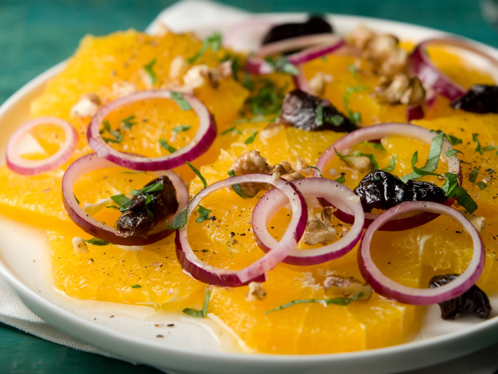 Luumu-appelsiinisalaatti