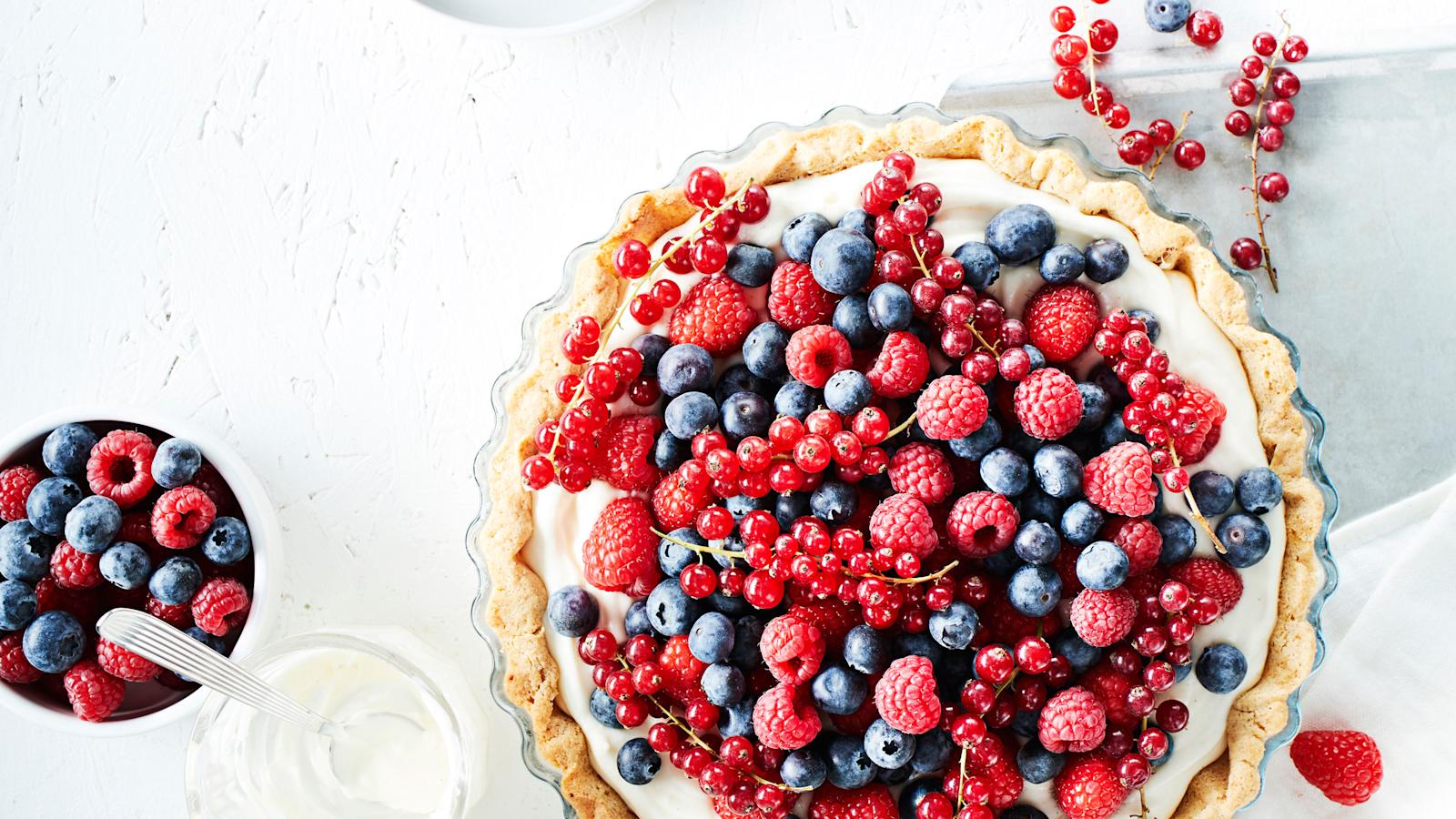 Puolittain paistettu tuoremarjapiiras