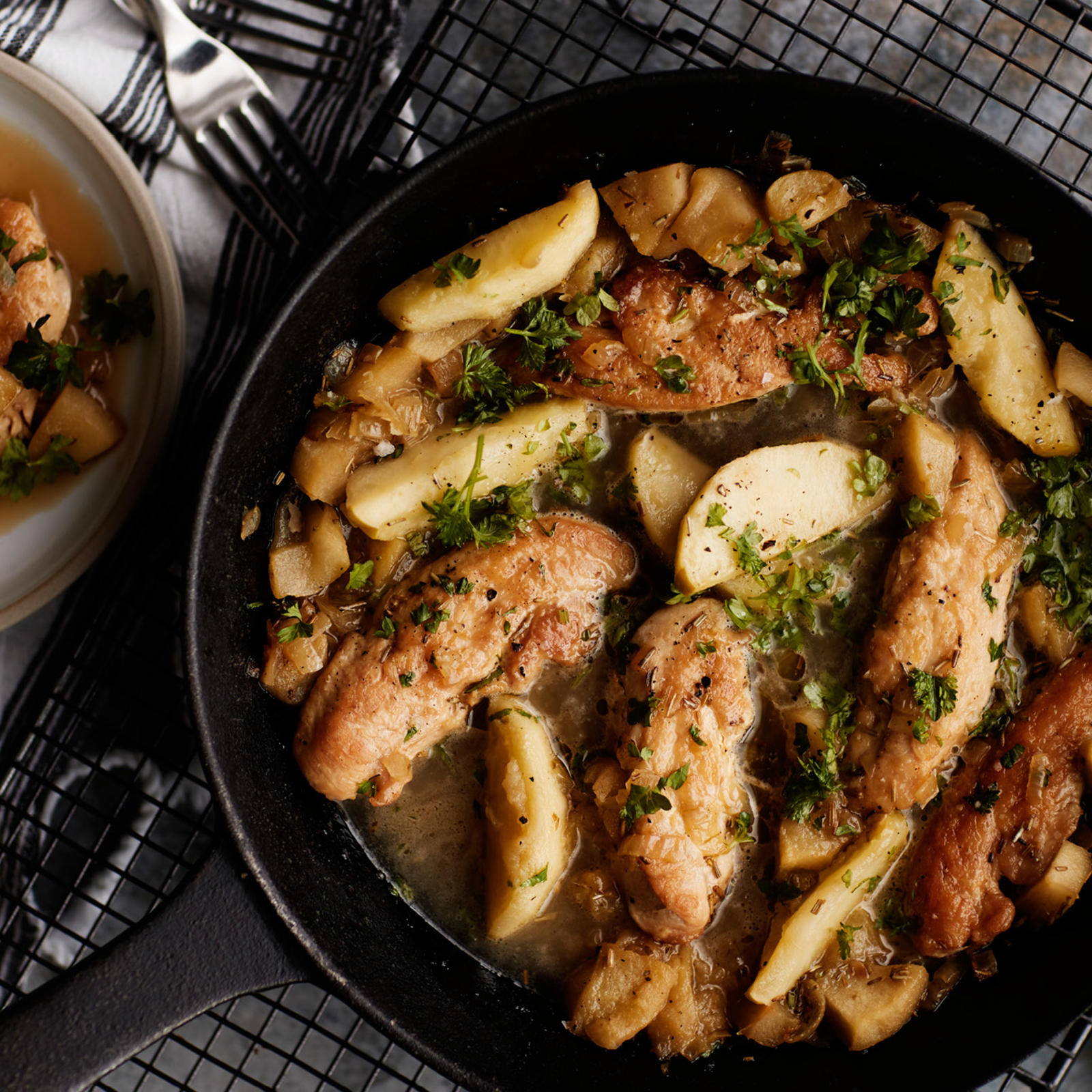 Broileria omena-rosmariinikastikkeessa